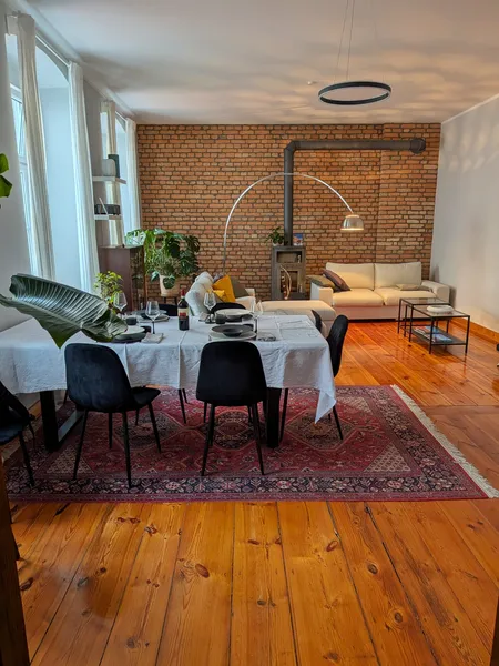 Lebendig wohnen in Kreuzberg: Großzügige 3-Zimmer-Wohnung mit Balkon — photo 1